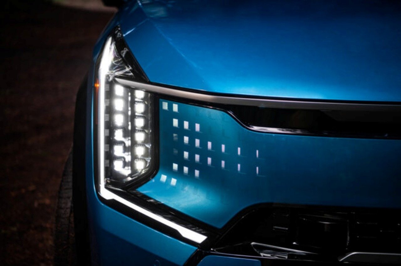 Automotive headlamp and exterior lighting detail